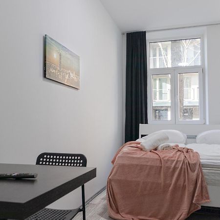 Affordable 5-Br Shared Apartment / Enkplatz U3 Getaway Відень Екстер'єр фото