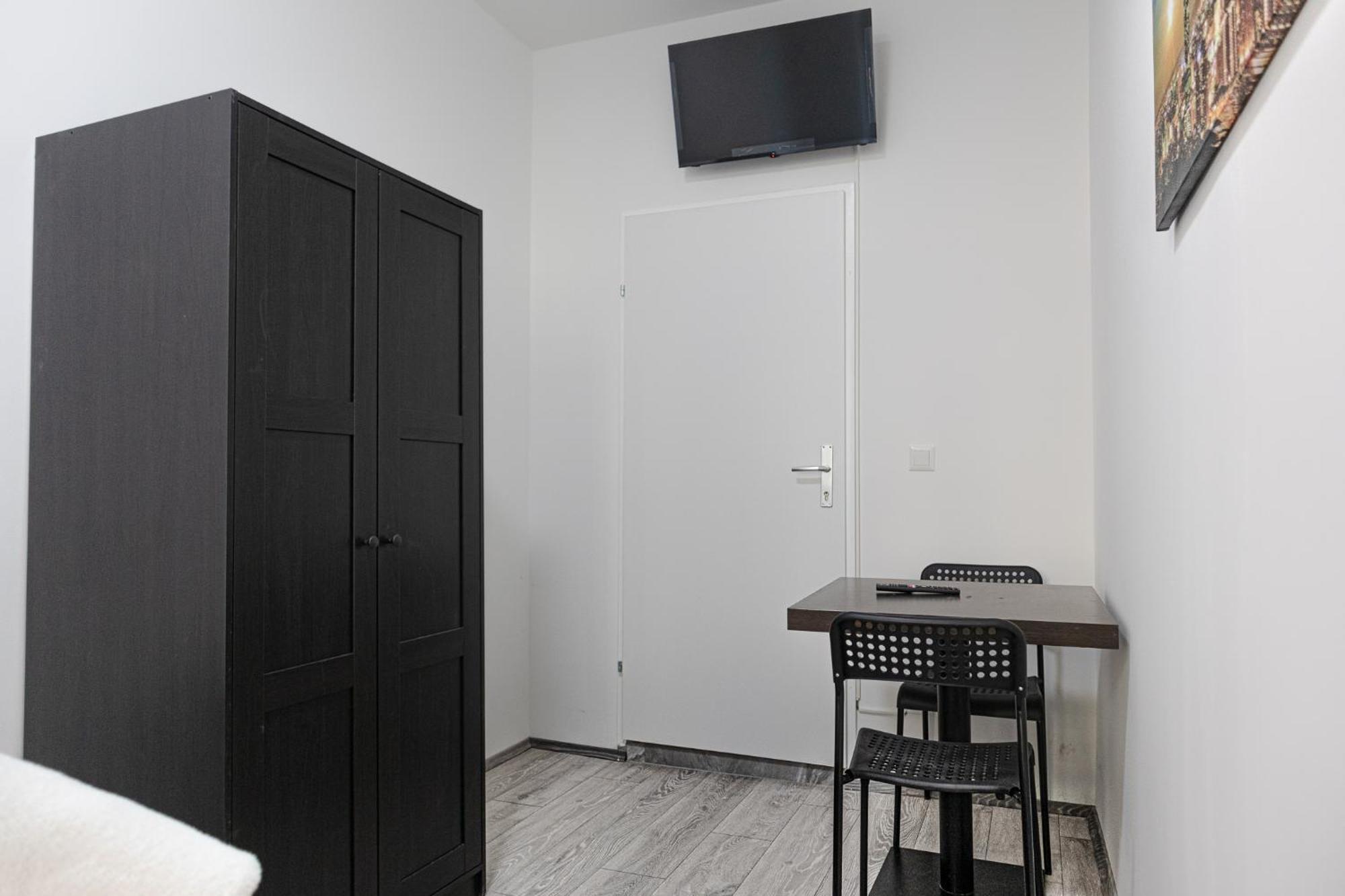 Affordable 5-Br Shared Apartment / Enkplatz U3 Getaway Відень Екстер'єр фото