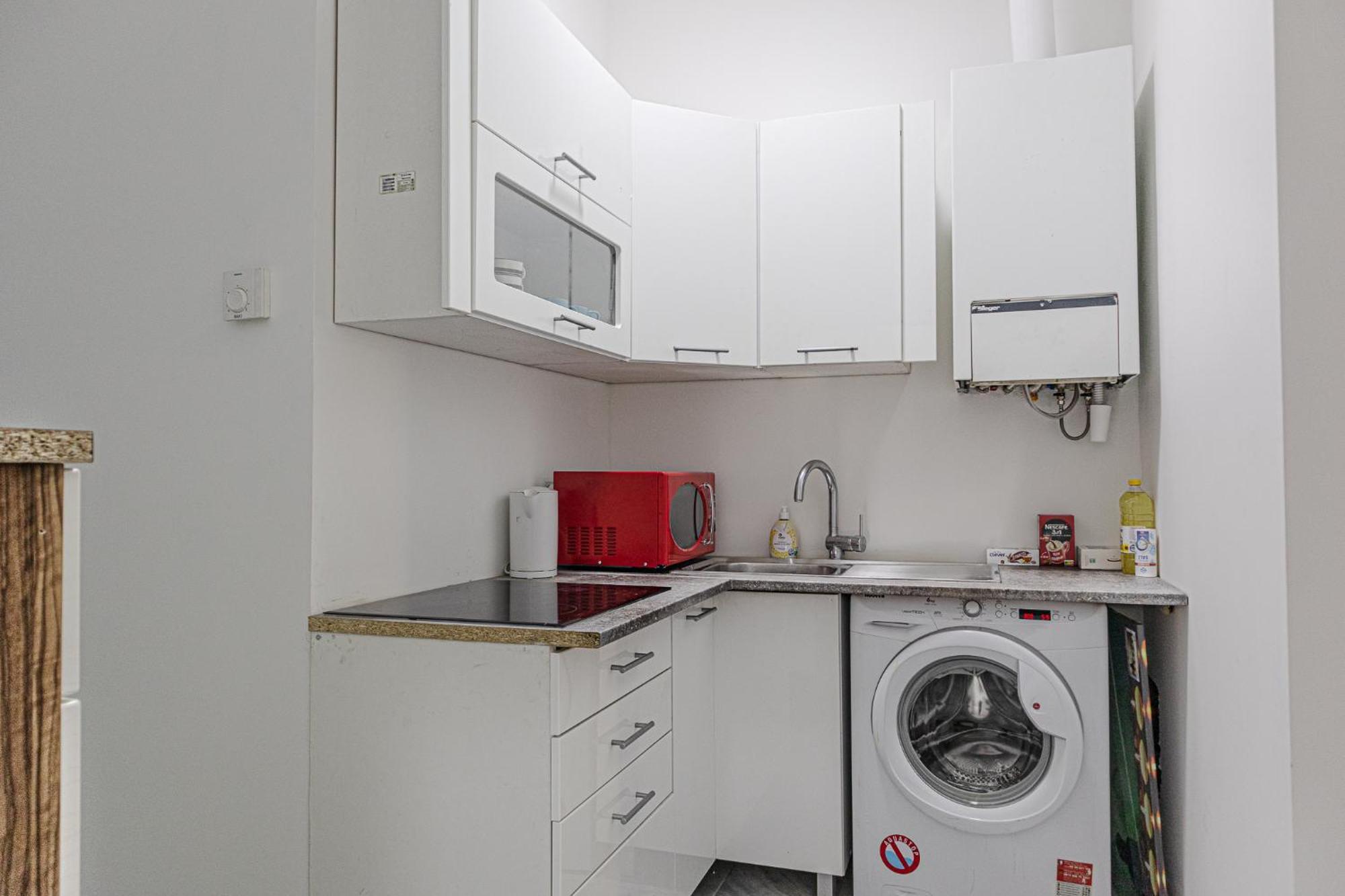 Affordable 5-Br Shared Apartment / Enkplatz U3 Getaway Відень Екстер'єр фото