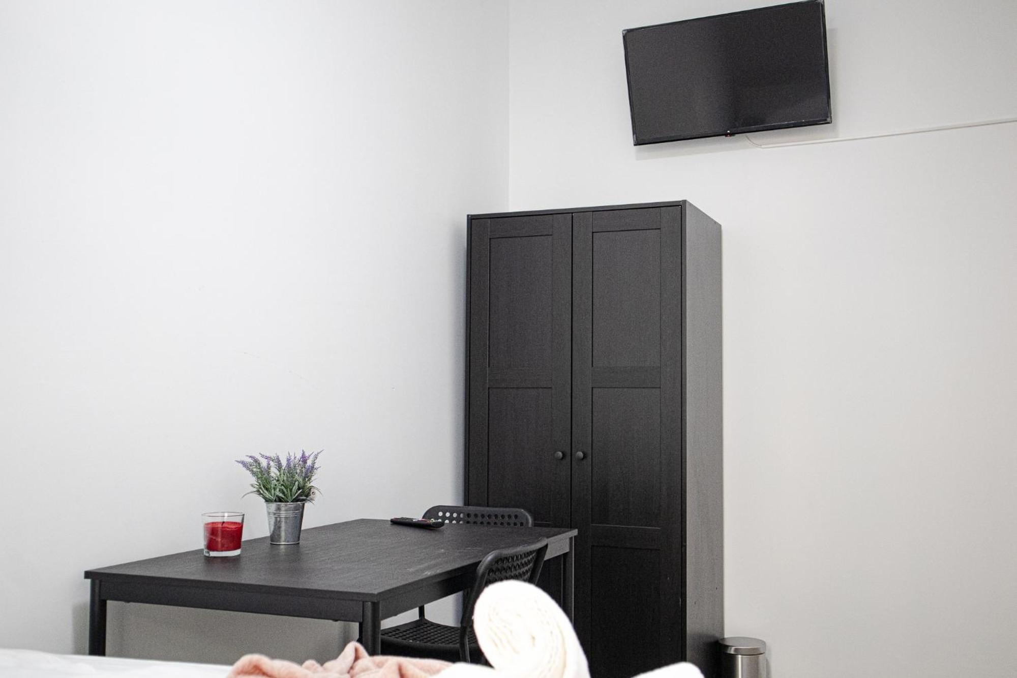 Affordable 5-Br Shared Apartment / Enkplatz U3 Getaway Відень Екстер'єр фото