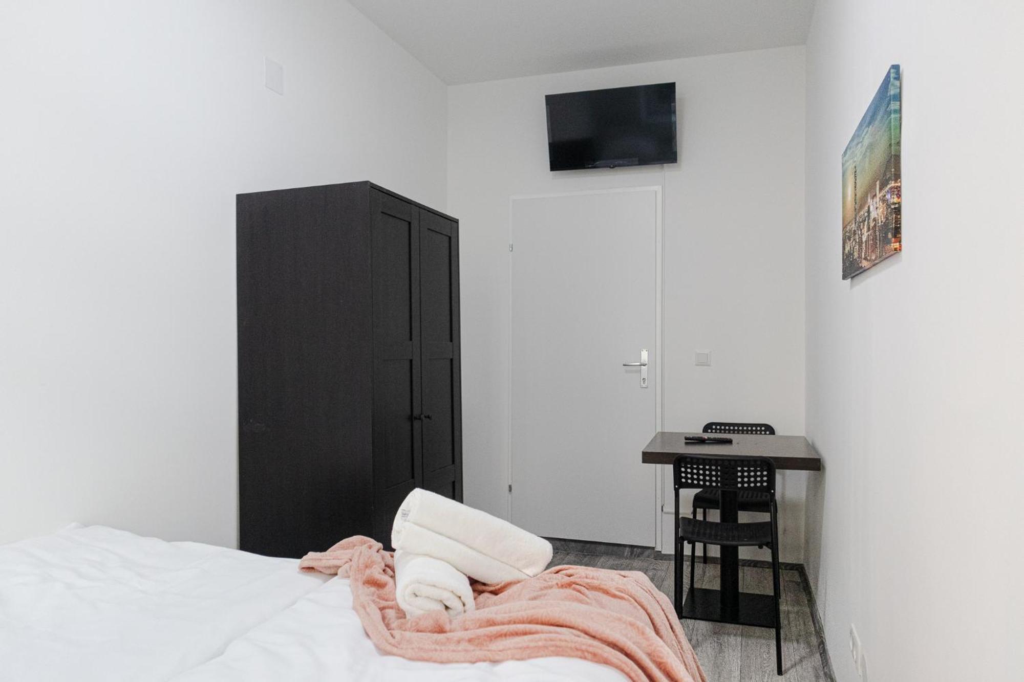 Affordable 5-Br Shared Apartment / Enkplatz U3 Getaway Відень Екстер'єр фото