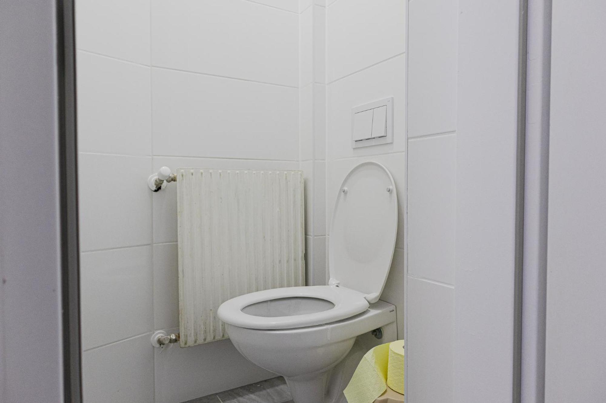 Affordable 5-Br Shared Apartment / Enkplatz U3 Getaway Відень Екстер'єр фото