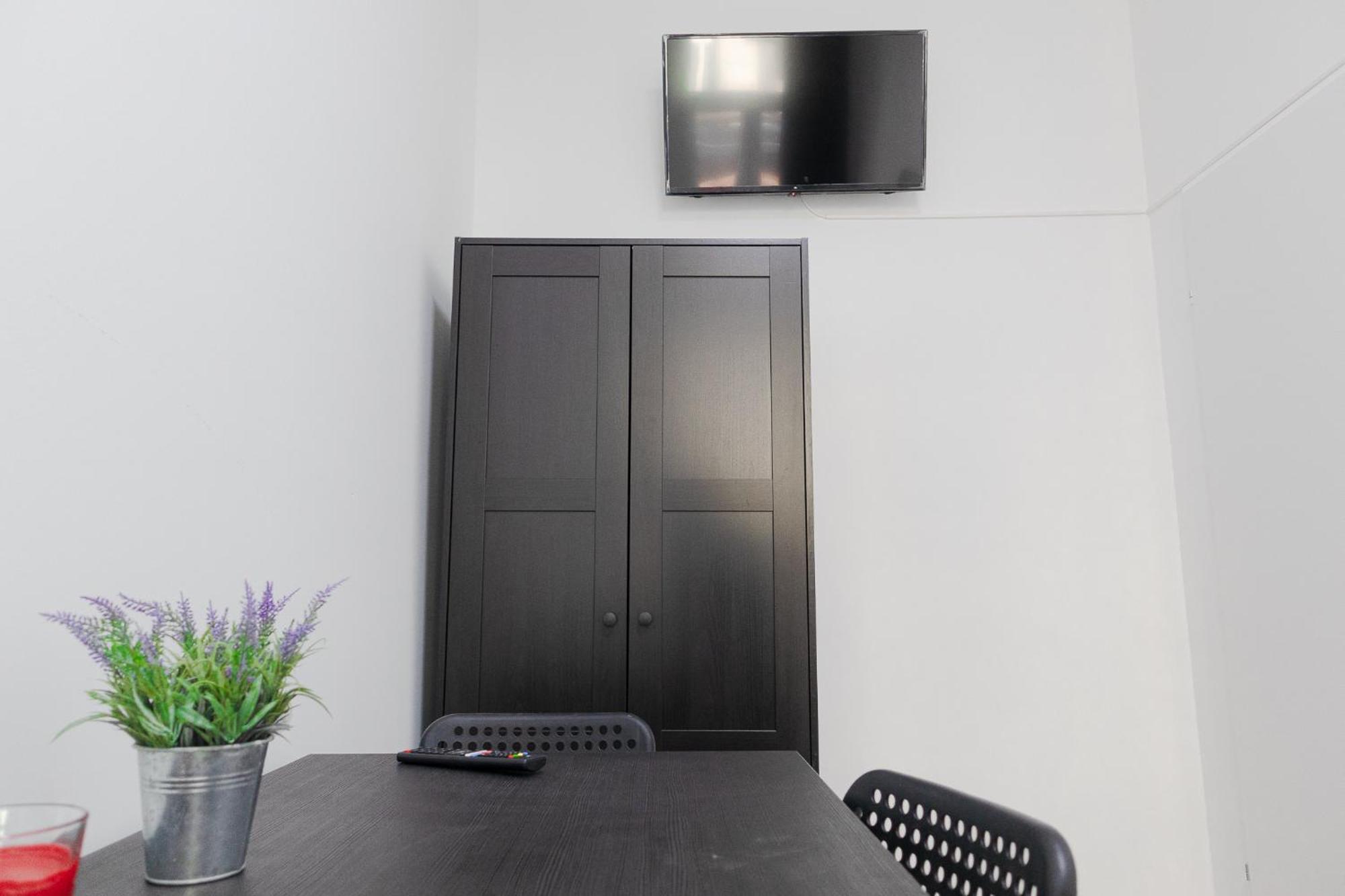 Affordable 5-Br Shared Apartment / Enkplatz U3 Getaway Відень Екстер'єр фото