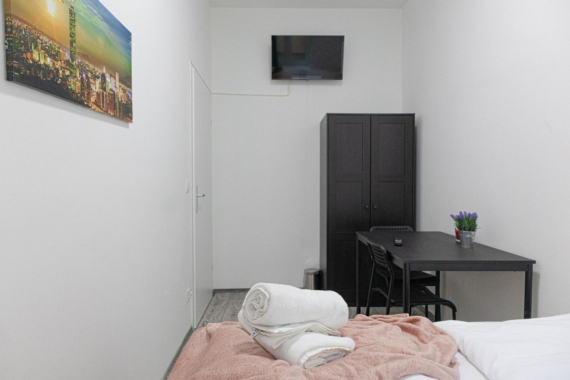Affordable 5-Br Shared Apartment / Enkplatz U3 Getaway Відень Екстер'єр фото