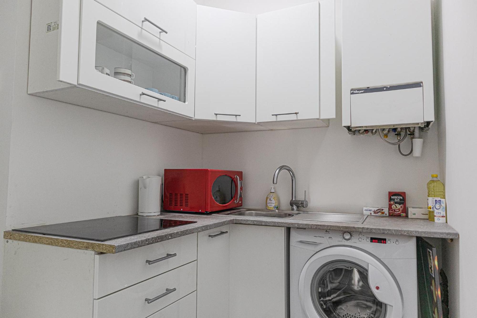 Affordable 5-Br Shared Apartment / Enkplatz U3 Getaway Відень Екстер'єр фото
