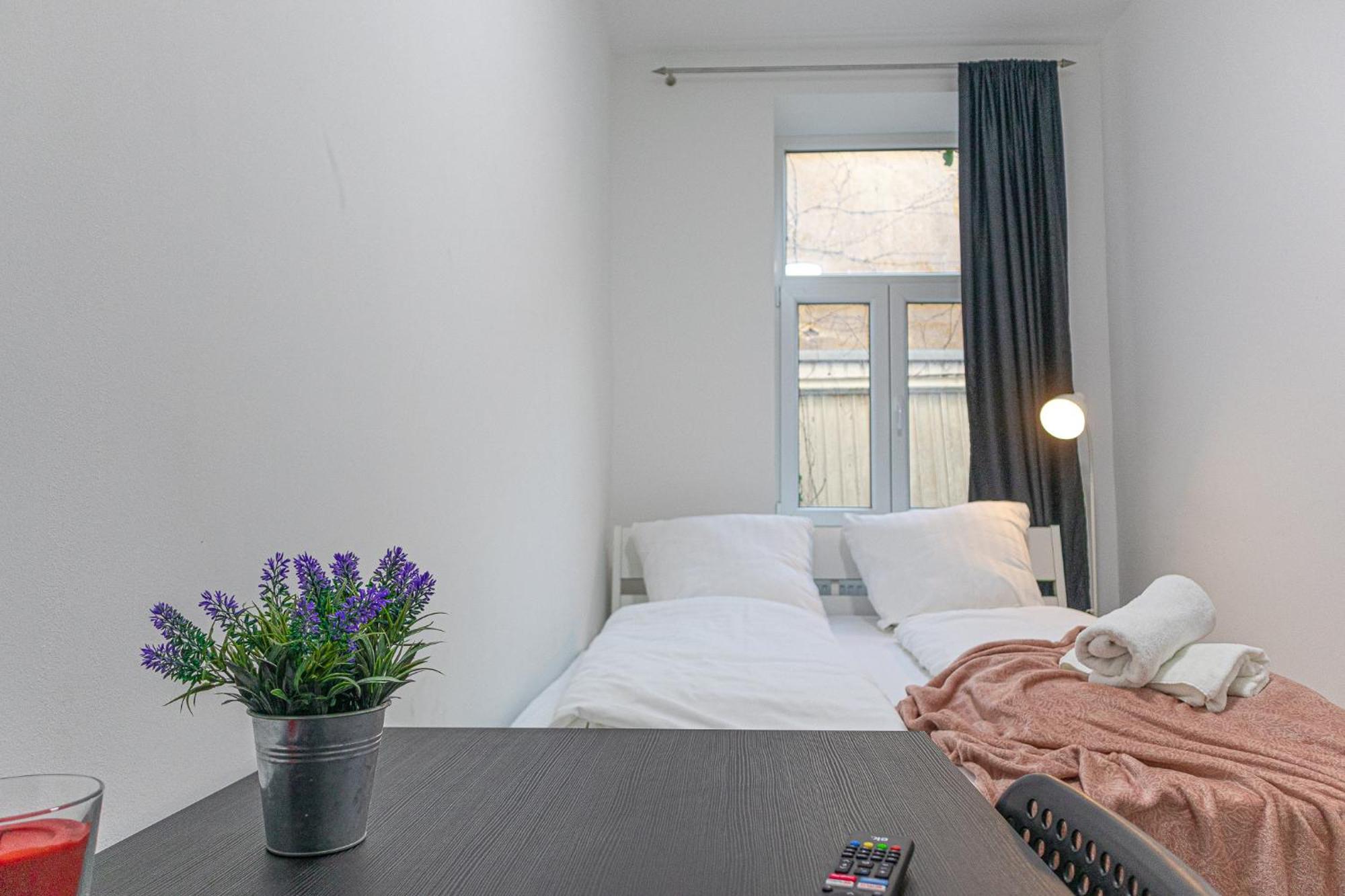 Affordable 5-Br Shared Apartment / Enkplatz U3 Getaway Відень Екстер'єр фото